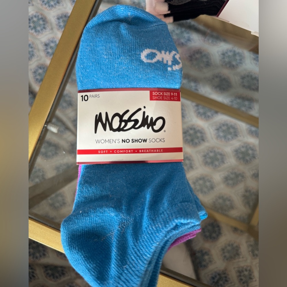 WOMEN brand new no show socks 10 pairs
sock size: 9-11
shoe size 4-10